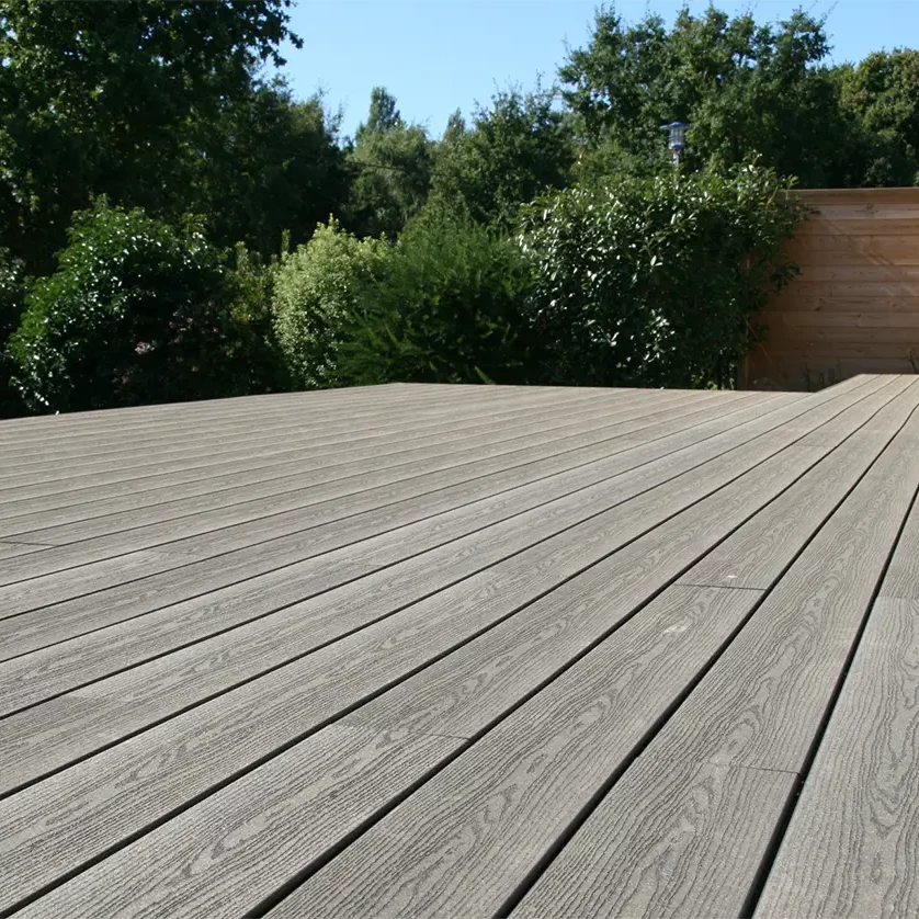 Terrasse en bois naturel